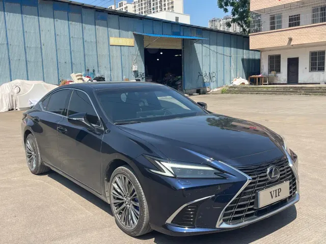 Lexus Lexus ES 2025 200 Ultimate Edition — Фото автомобиля 3