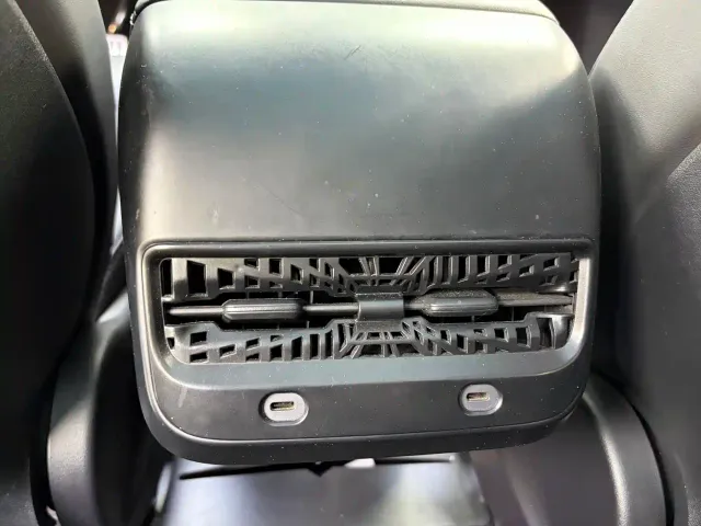 Tesla Model Y — Фото автомобиля 15