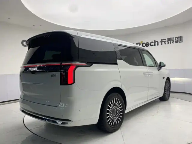 ZEEKR Zeekr 009 2024 6-seat Executive AWD 108kWh — Фото автомобиля 4