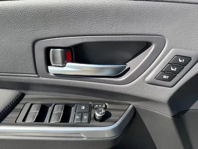 Toyota Sienna — Фото автомобиля 26