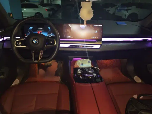 BMW BMW 5 Series 2025 530Li Premium M Sport Package — Фото автомобиля 12