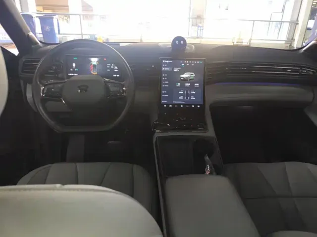Nio ES8 — Фото автомобиля 5