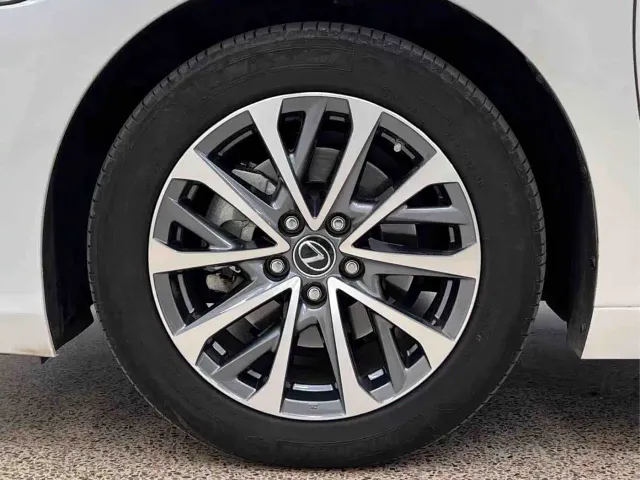 Lexus ES — Фото автомобиля 5