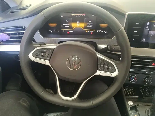 Volkswagen Lavida — Фото автомобиля 10