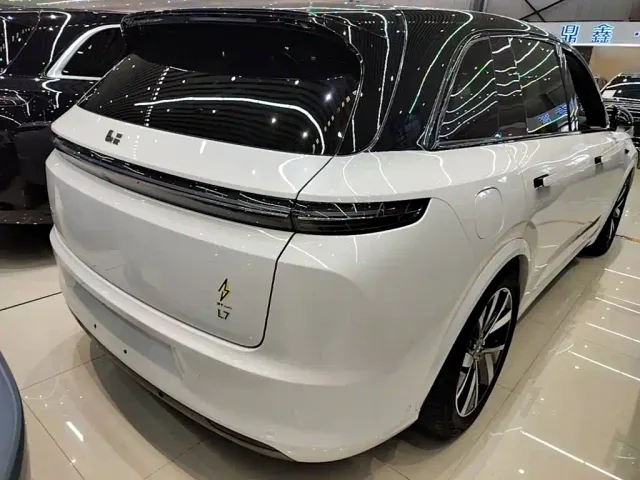 Li Auto L7 — Фото автомобиля 4