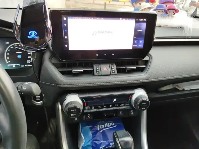 Toyota RAV4 — Фото автомобиля 9