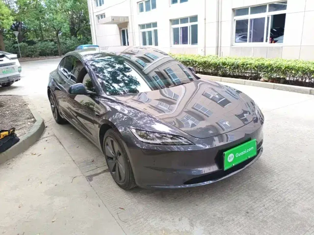 Tesla Model 3 — Фото автомобиля 3