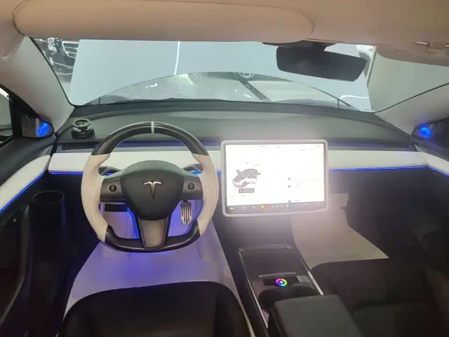 Tesla Model 3 — Фото автомобиля 9