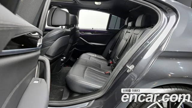 BMW 5-Series 5 серия (G30) 530i xDrive M Sport — Фото автомобиля 12