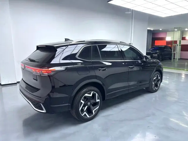Volkswagen Tiguan L — Фото автомобиля 17
