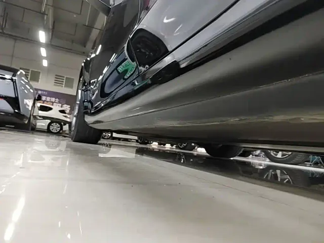 Tesla Model 3 — Фото автомобиля 21