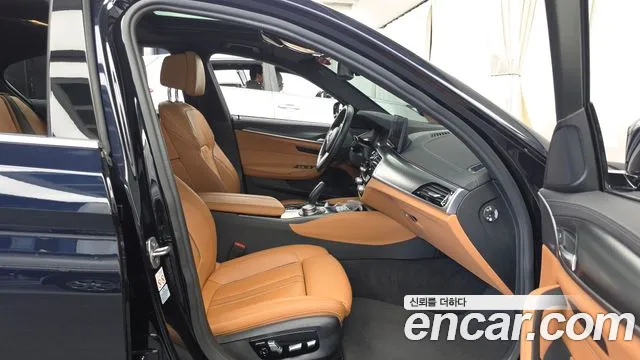 BMW 5 Series G30 — Фото автомобиля 11