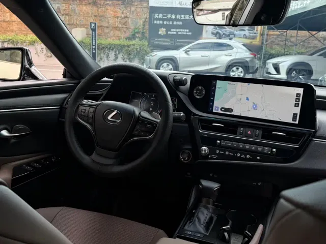 Lexus ES — Фото автомобиля 11