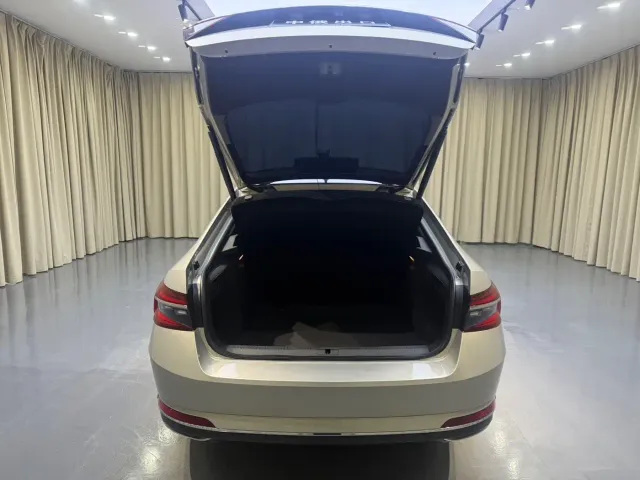 Skoda Superb — Фото автомобиля 8