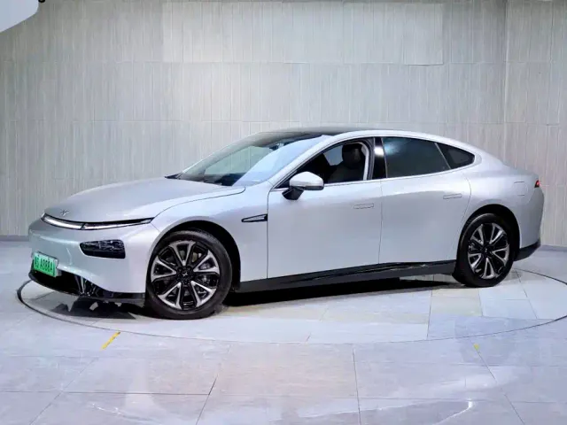 Xpeng P7 — Фото автомобиля 10