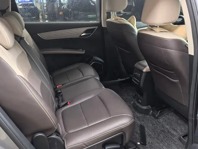 BYD Song MAX — Фото автомобиля 12