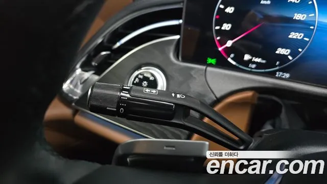 Mercedes-Benz E-Class — Фото автомобиля 26