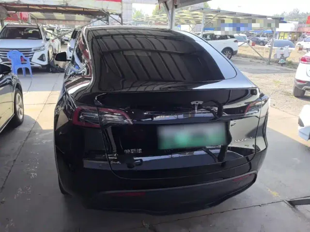 Tesla Model Y — Фото автомобиля 5