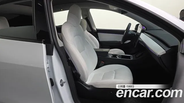 Tesla Model Y — Фото автомобиля 12