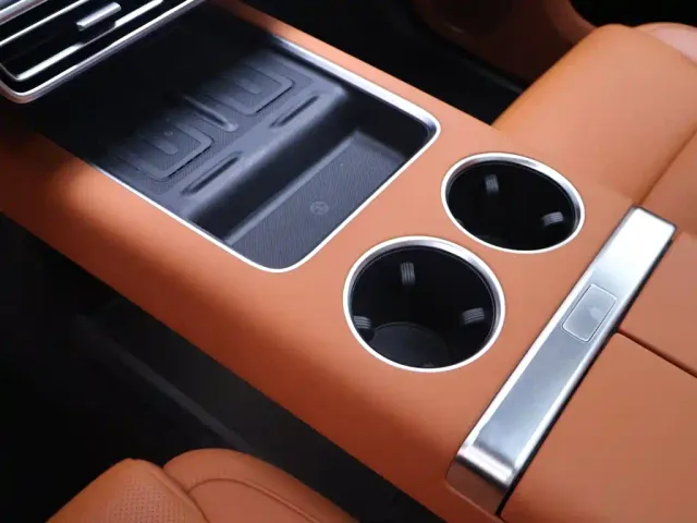 Li Auto L8 — Фото автомобиля 12