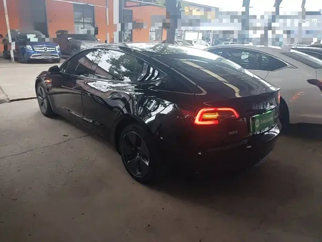Tesla Model 3 — Фото автомобиля 4