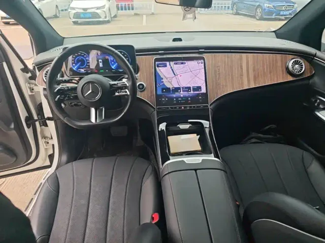 Mercedes-Benz EQE SUV — Фото автомобиля 9