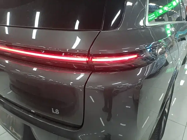 Li Auto L8 — Фото автомобиля 7
