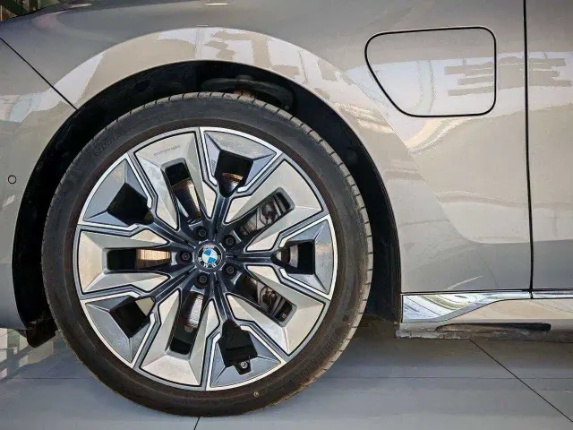 BMW i7 — Фото автомобиля 8
