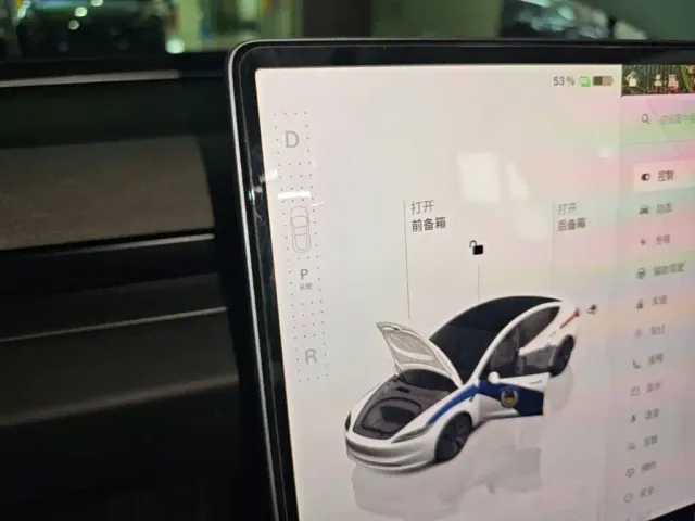 Tesla Model 3 — Фото автомобиля 13