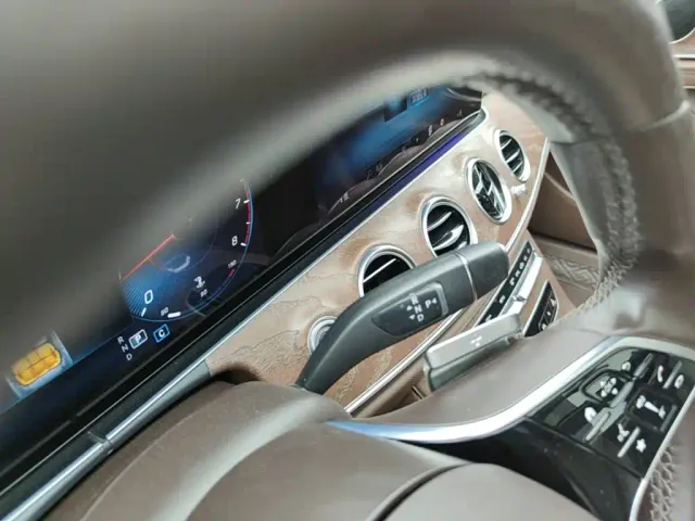 Mercedes-Benz E-Class — Фото автомобиля 13