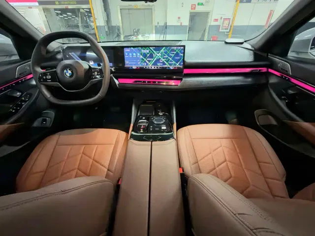 BMW 5 Series — Фото автомобиля 12
