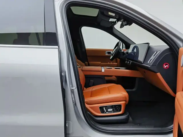 Li Auto L8 — Фото автомобиля 23
