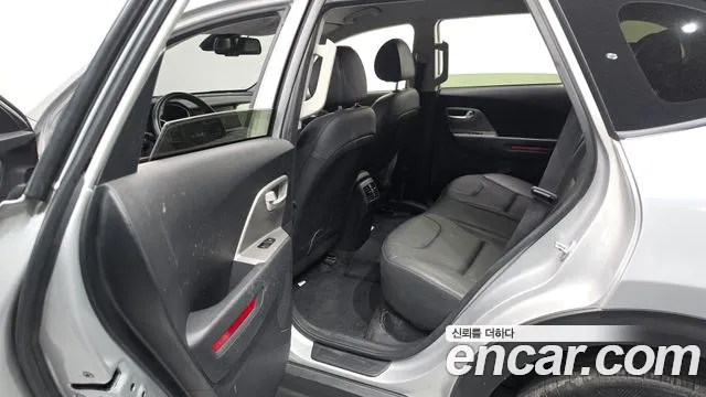 Kia Niro — Фото автомобиля 16