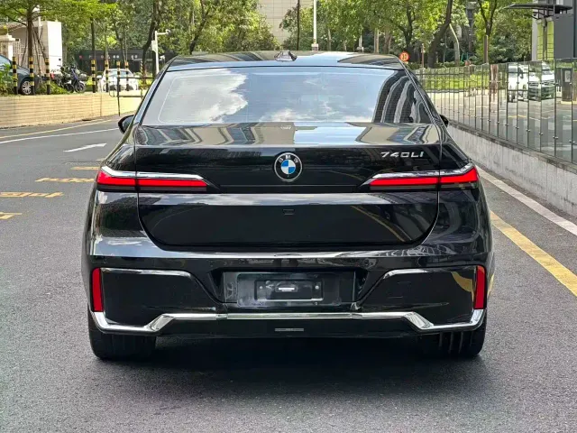 BMW 7 Series — Фото автомобиля 4
