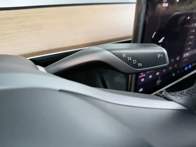 Tesla Model 3 — Фото автомобиля 13