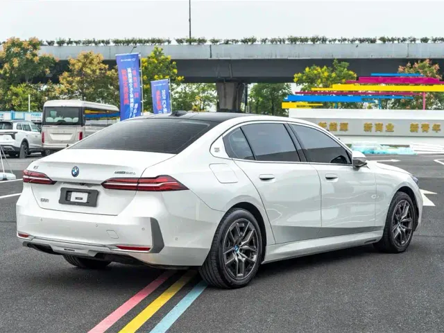 BMW i5 — Фото автомобиля 8