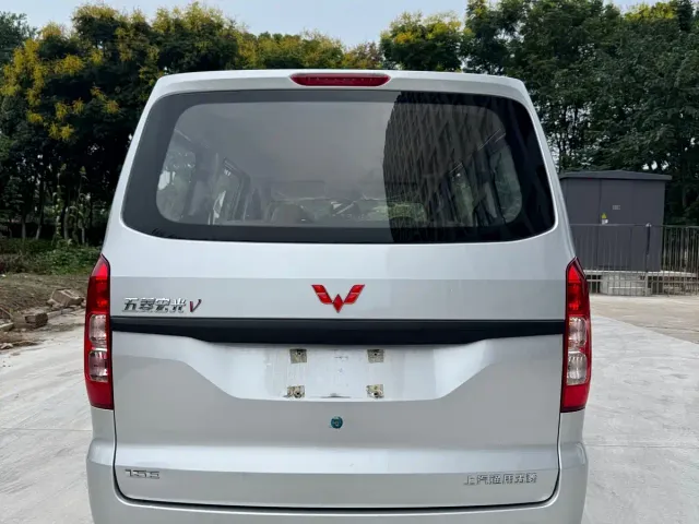 Wuling Hongguang V — Фото автомобиля 5