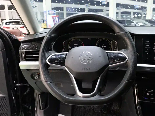 Volkswagen Passat — Фото автомобиля 14