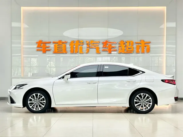Lexus ES — Фото автомобиля 4