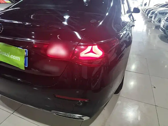 Mercedes-Benz E-Class — Фото автомобиля 23
