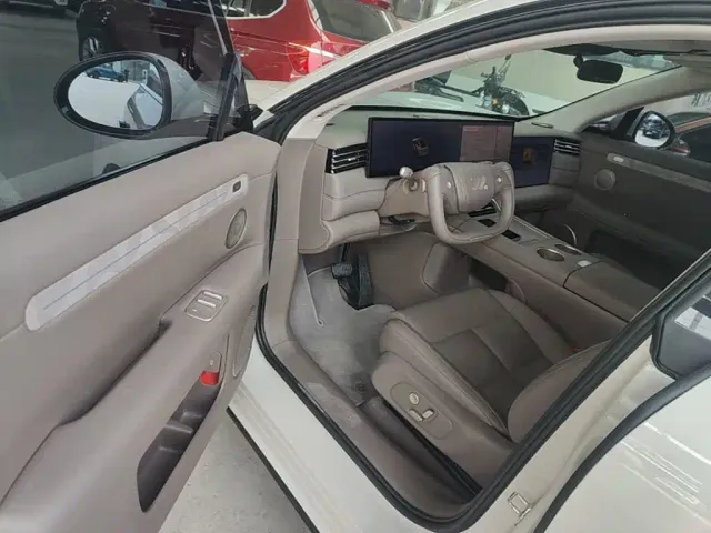 IM Motors LS6 — Фото автомобиля 15