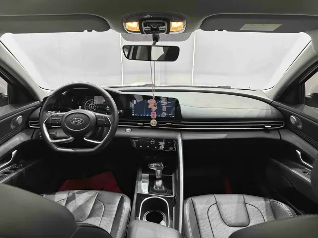 Hyundai Elantra — Фото автомобиля 13