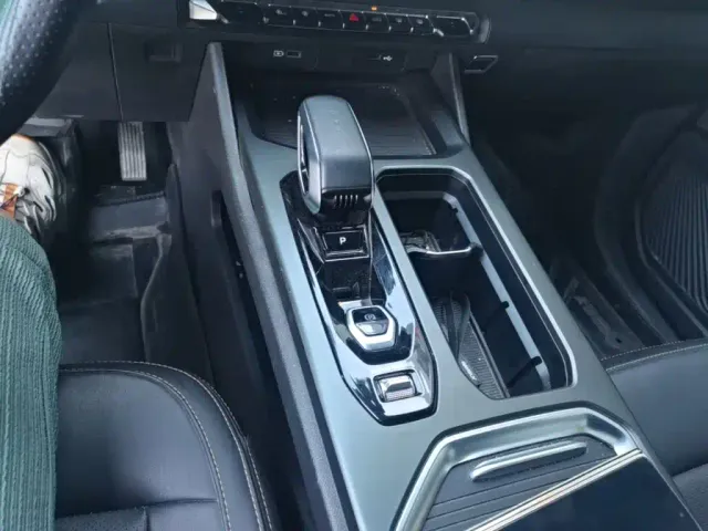 Geely Haoyue L 2023 2.0T DCT Premium Model — Фото автомобиля 13