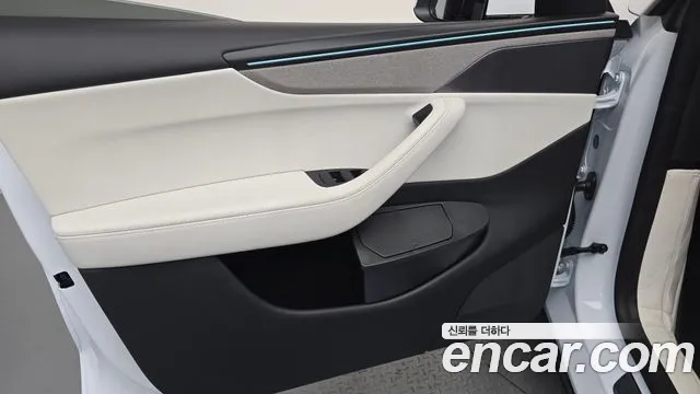 Tesla Model Y — Фото автомобиля 13