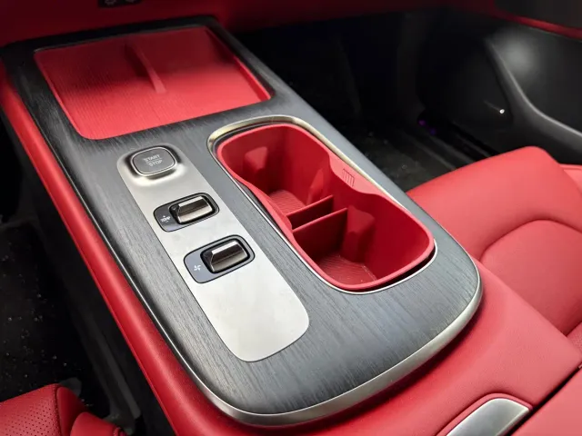 Xiaomi SU7 — Фото автомобиля 13