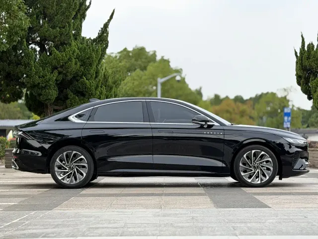 Lincoln Z — Фото автомобиля 4