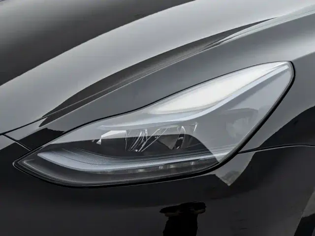 Tesla Model Y — Фото автомобиля 23