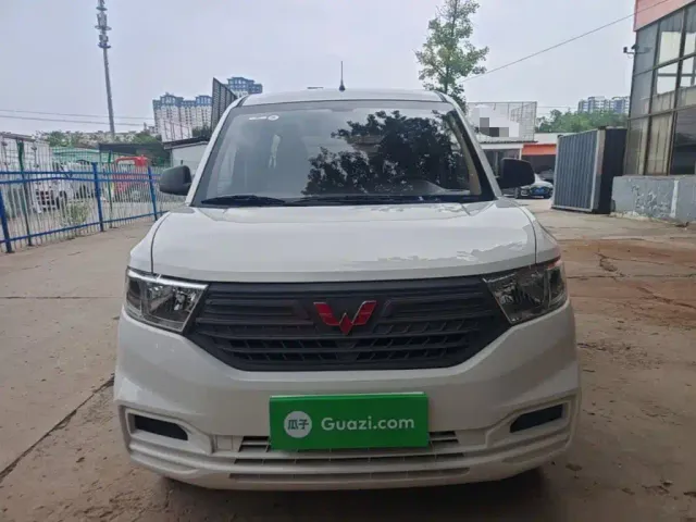 Wuling Hongguang V — Фото автомобиля 2