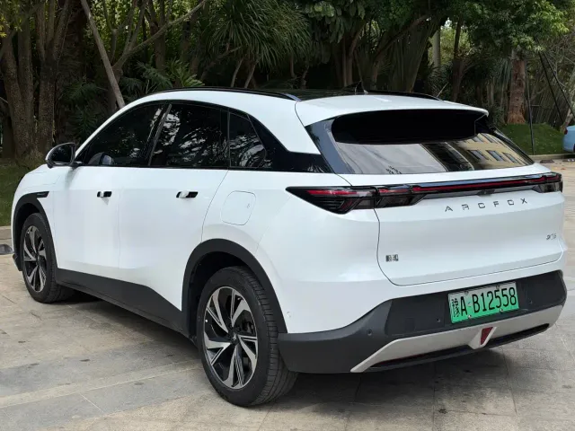 Arcfox Alpha T5 — Фото автомобиля 7