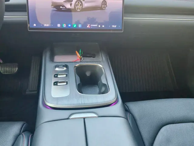 Xiaomi SU7 — Фото автомобиля 14
